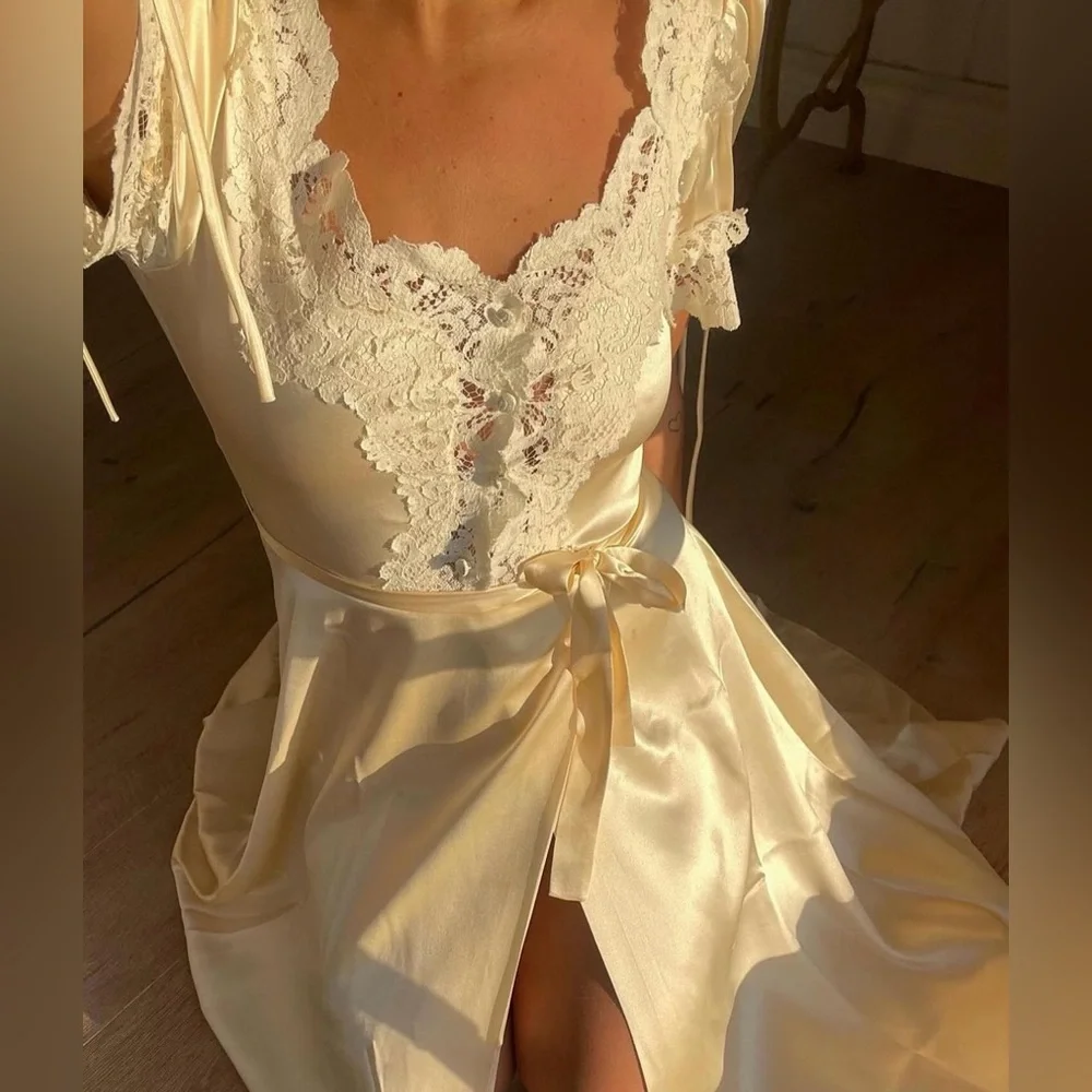 ❌SOLD❌ MIRROR PALAIS UNWRAP ME GOWN - Picture 5 of 17